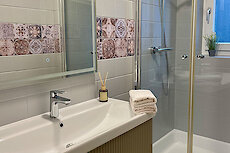 großes Bad mit Badewanne - Fewo in Bayern